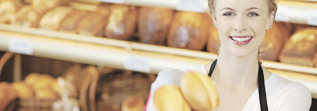 Immagine di un commessa in una panetteria